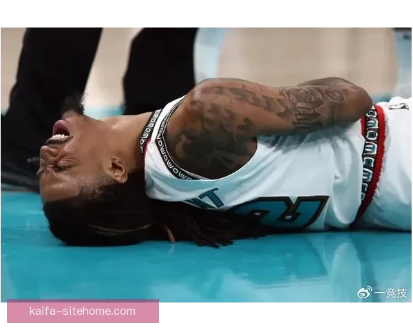 麦克布莱德复出后伤情告急 与多尔特拼抢大腿受伤称无法走路