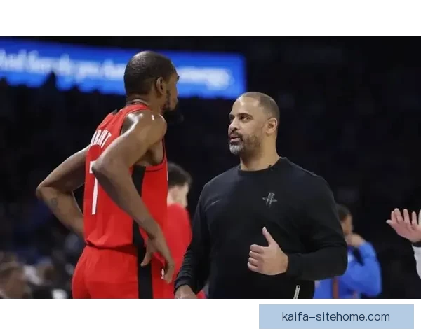 杜兰特25分6篮板终结老鹰11连胜 末节与队友热聊咧嘴大笑